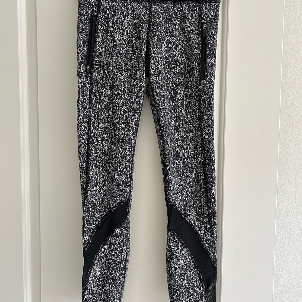 Black and White Patterned Leggings
